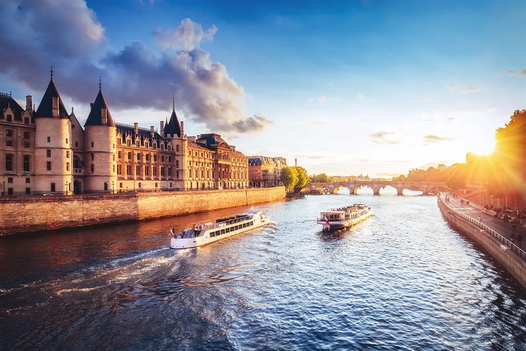 Board your Seine River Cruise in Paris