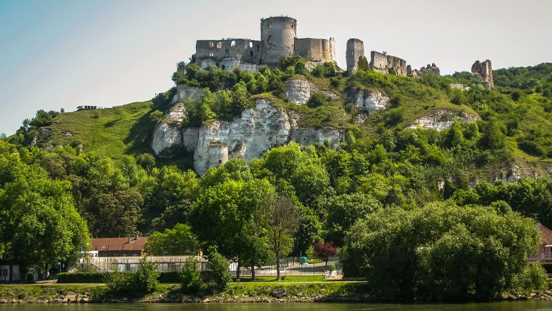See Château Gaillard and Les Andelys