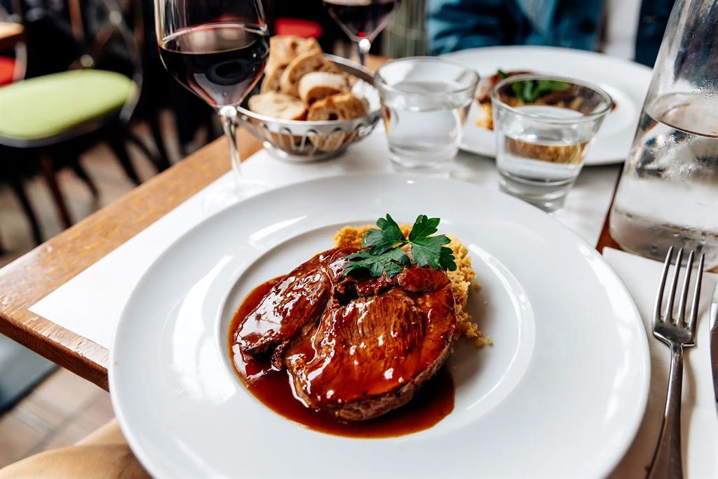 Parisian Dinner and Cabaret Show