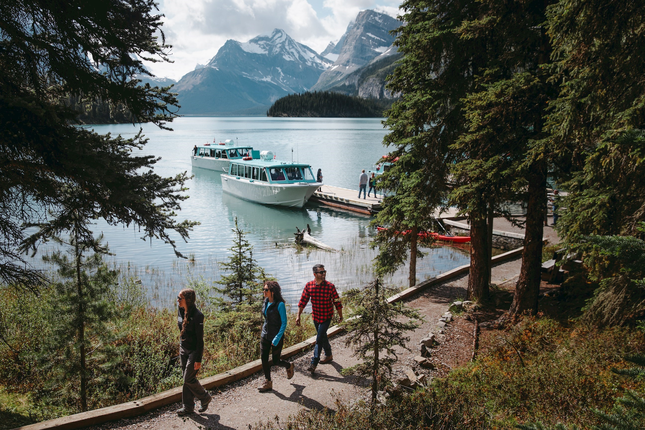 Cruise Maligne Lake