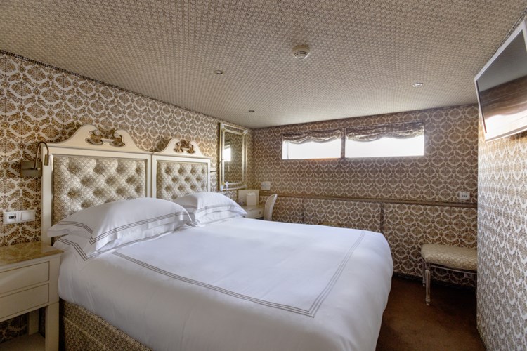 Classic stateroom  S.S. La Venezia 