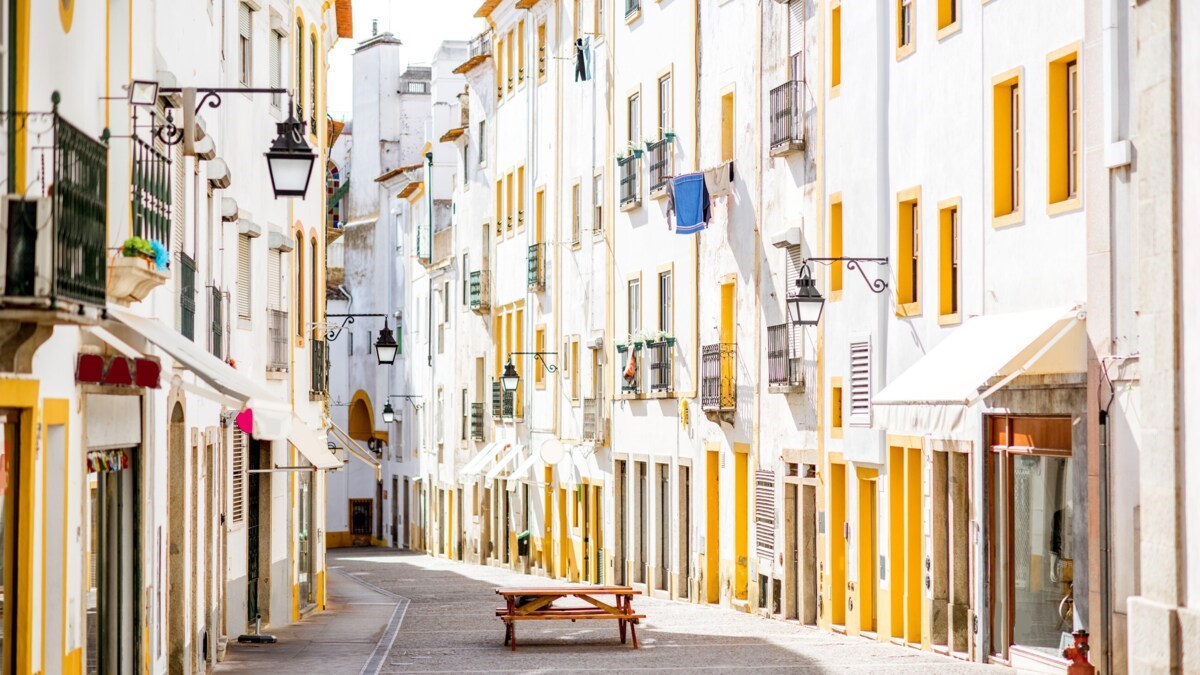 Seville, Évora