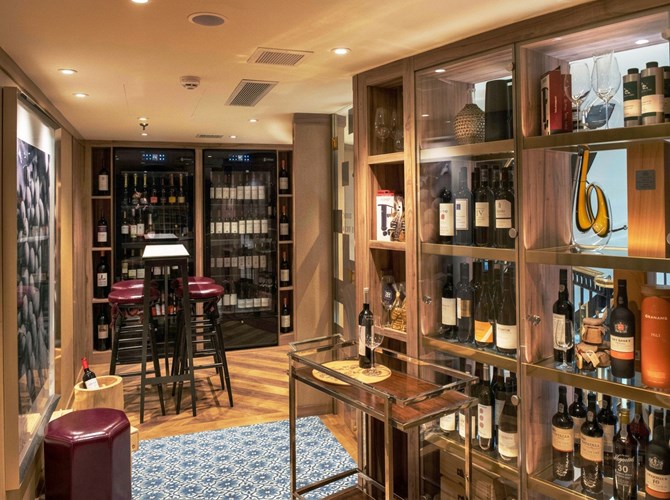 Wine Bar  S.S. Sa o Rafael 