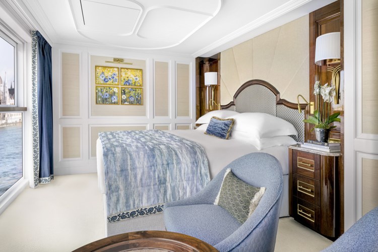 Suite 407  S.S. Emilie  The blue color scheme also applies to the following Suites  406  410  411  