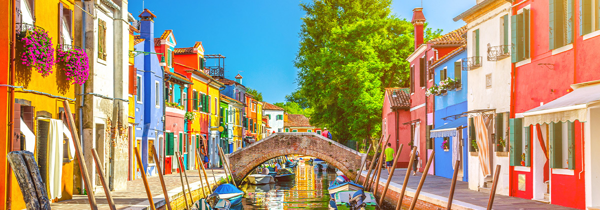 8 Colorful Towns to Add to Your Bucket List