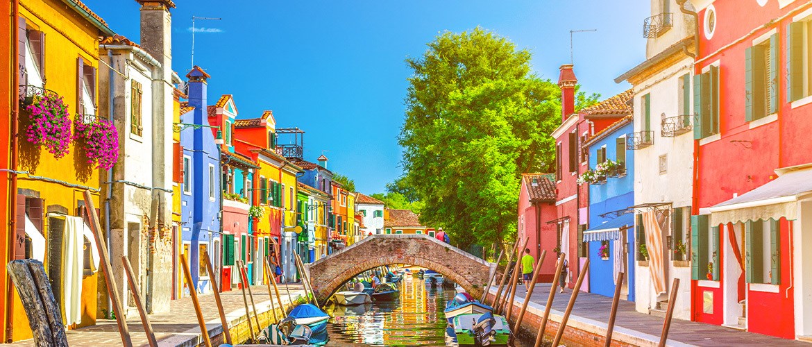8 Colorful Towns to Add to Your Bucket List