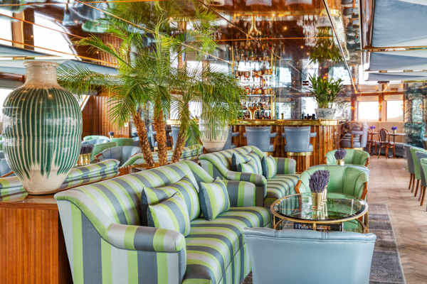 Salon Champagne (S.S. Bon Voyage)